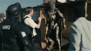 District 9: Die MNU-Einheit fordert alle Aliens auf, District 9 zu verlassen.