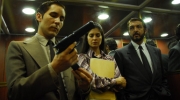 In ihren Augen: Bedrohliche Situation: Isodoro Gmez (Javier Godino) trifft im Fahrstuhl auf Irene Hastings (Soledad Villamil) und Benjamn Esposito (Ricardo Darn)
