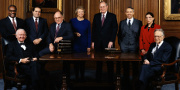 RBG - Ein Leben fr die Gerechtigkeit: Ruth Bader Ginsburg (zweite von rechts) im Supreme Court